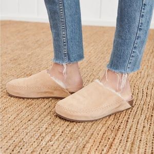 Jenni Kayne Shearling Lined Moc Clog in Natural